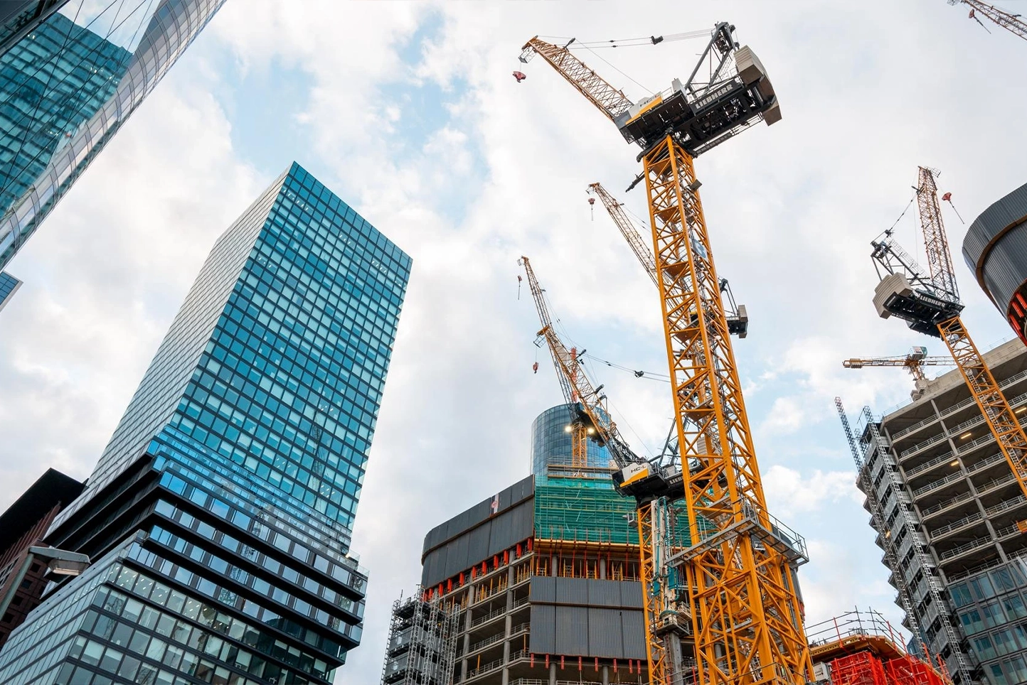الأعمال الإنشائية والتشييد والمقاولات العامة